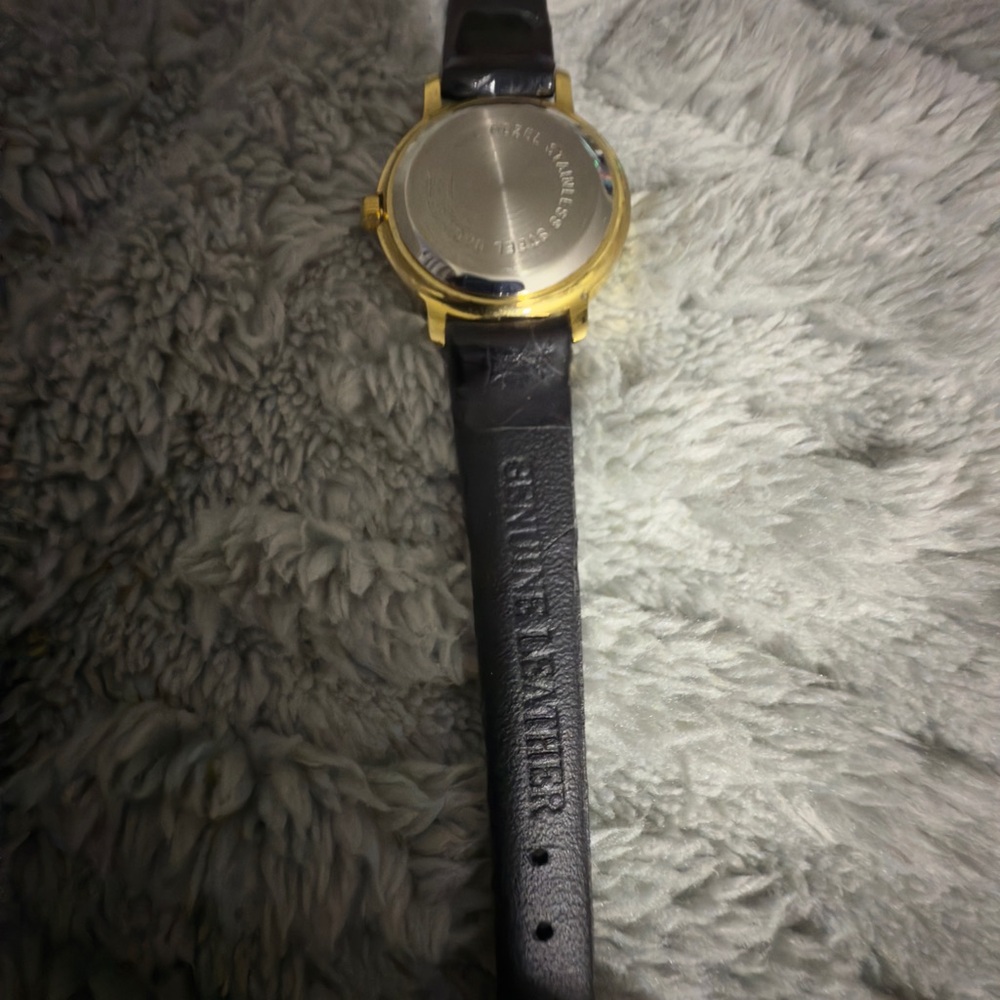 Small Gold-Tone Time Quartz Watch for Women with Roman - Picture 5 of 10